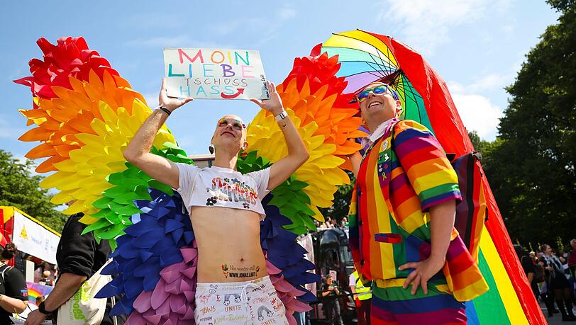Bunt, laut und politisch: Die Pride Parade in Hamburg findet zum 45. Mal statt.