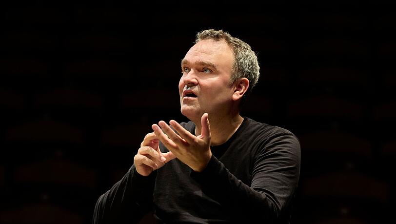 Dirigent des Jubiläumskonzert ist Jörg Widmann, dessen Friedenskantate im Zentrum des Programms steht. Dirigent des Jubiläumskonzert ist Jörg Widmann, dessen Friedenskantate im Zentrum des Programms steht.