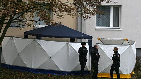 Ein M&auml;dchen ist in Bremen aus einem Fenster gest&uuml;rzt und den Verletzungen erlegen.