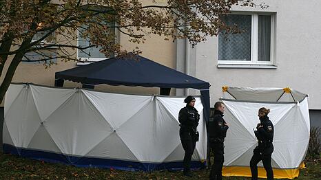 Ein Mädchen ist in Bremen aus einem Fenster gestürzt und den Verletzungen erlegen.