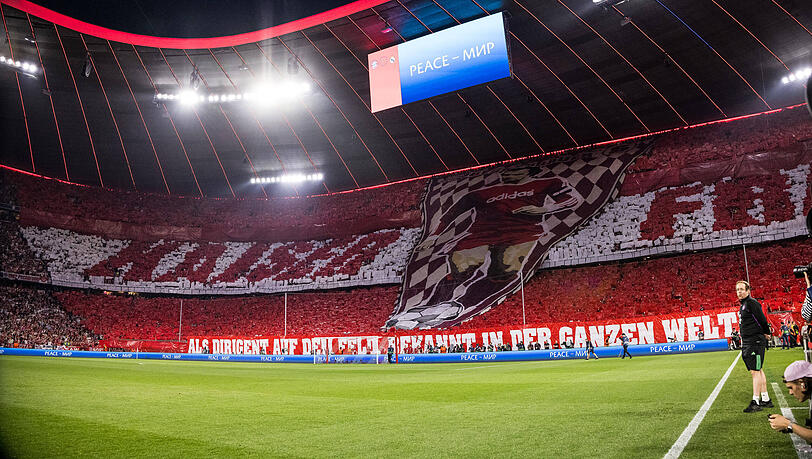 Die Fans widmeten die Choreo vor dem Spiel gegen Real Madrid der verstorbenen Vereinsikone Franz Beckenbauer.