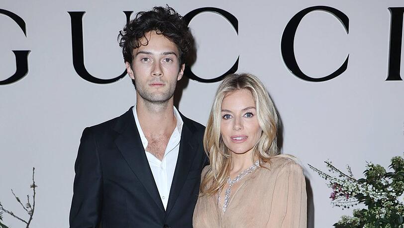 Oli Green und Sienna Miller lernten sich 2021 kennen. Oli Green und Sienna Miller lernten sich 2021 kennen.