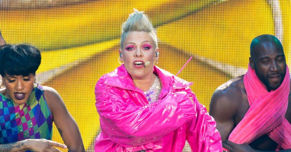 Pink-hat-im-Krankenhaus-ins-neue-Jahr-gefeiert