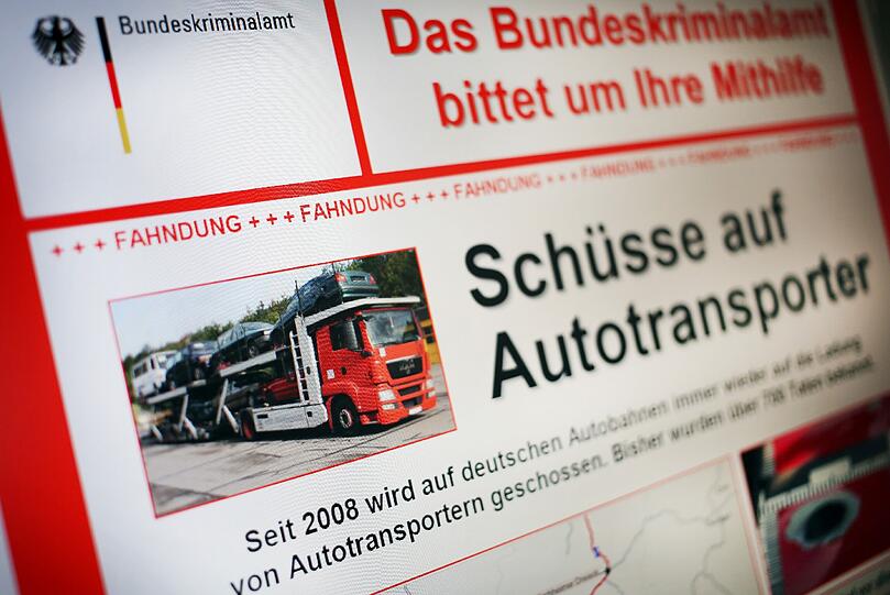 Mit einem Fahndungsplakat im Internet suchte das Bundeskriminalamt nach Hinweisen auf eine Serie von Schüssen auf Lastwagen.