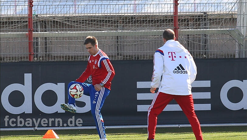 Erstmals wieder am Ball: Bayern-Kapitän Philipp Lahm. Erstmals wieder am Ball: Bayern-Kapitän Philipp Lahm.