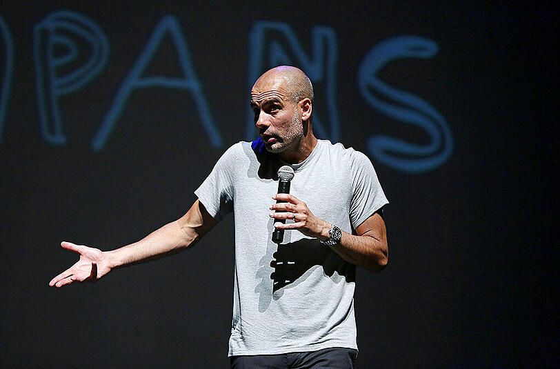 Bayern-Coach Pep Guardiola bei einem Vortrag in Barcelona: "In meinem Leben und mit meiner Arbeit strebe ich in Wirklichkeit keine Titel an, ich suche Liebe, nichts mehr".