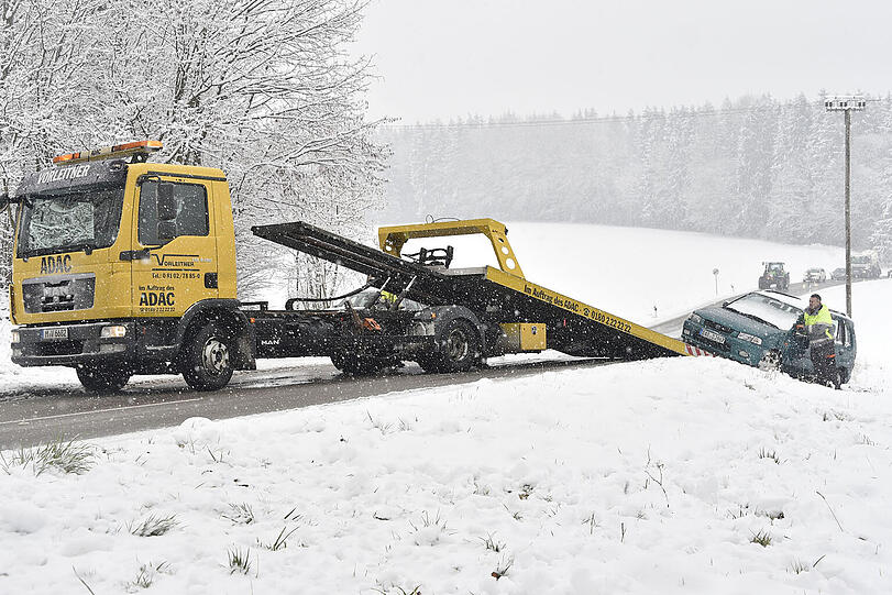 Winterliche Straßenverhältnisse führten zu vielen Unfällen.