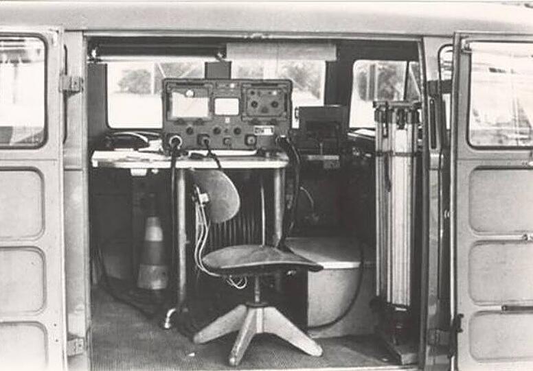 Und das ist die Innenausstattung eines Radarwagens aus den späten 50er Jahren der Münchner Polizei.
