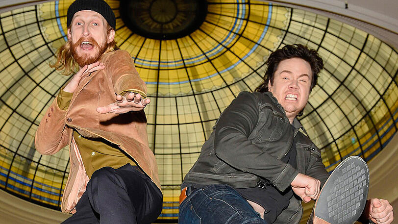 Die Darsteller aus "The Walking Dead" John McDermitt und Ausin Amelio bei der Vorstellung der siebten Staffel in München.