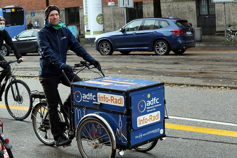 ADFC-Sprecher Andreas Schön (früher: Groh) mit seinem "Info-Radl".