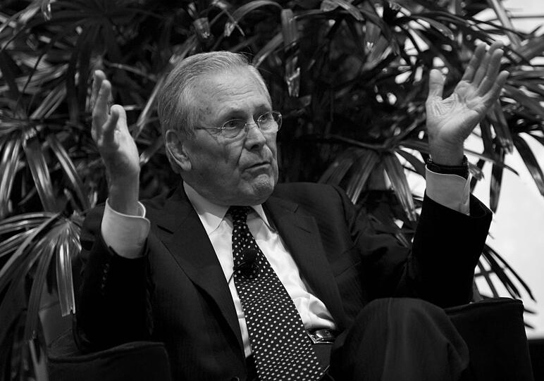 Der Republikaner Donald Rumsfeld ist am 29. Juni gestorben. Er wurde 88 Jahre alt.
