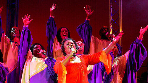 Gastieren am 29. Dezember in der Meistersingerhalle: The Harlem Gospel Singers mit Queen Esther Marrow (vorne). Zehn AZ-Leser können gratis dabei sein. Gastieren am 29. Dezember in der Meistersingerhalle: The Harlem Gospel Singers mit Queen Esther Marrow (vorne). Zehn AZ-Leser können gratis dabei sein.