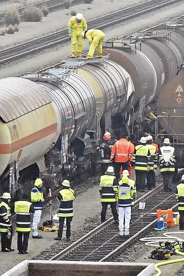 Von Sonntagvormittag an waren die Rettungskräfte über mehrere Stunden im Einsatz.