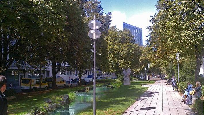 So hatte sich der Verein Green City schon vor ein paar Jahren die Herzog-Wilhelm-Straße vorgestellt. Vier Meter unter der Erde gibt es dort einen Bach, den die Stadt an die Oberfläche pumpen könnte.