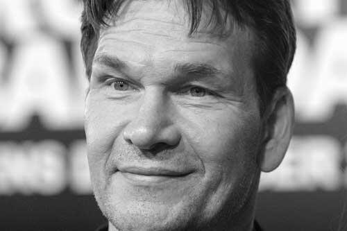PATRICK SWAYZE, verstorbener Schauspieler, ist nun als Wachsfigur zu bewundern. Swayzes Ehefrau Lisa Niemi habe das Abbild des Schauspielers bei &bdquo;Madame Tussauds&ldquo; in Hollywood enthüllt, berichtet der &bdquo;Daily Mirror&ldquo;. Swayze ist in seiner Paraderolle als &bdquo;Johnny Castle&ldquo; aus dem Kultfilm &bdquo;Dirty Dancing&ldquo; von 1987 abgebildet. &bdquo;Sie haben Patricks selbstbewussten aber verschmitzten Blick eingefangen&ldquo;, sagte Niemi über die Arbeit. Patrick Swayze war am 14. September 2009 im Alter von 57 Jahren an den Folgen von Bauchspeicheldrüsenkrebs gestorben.