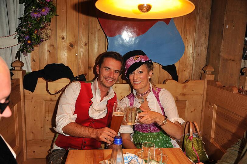 Florian Silbereisen ist später auch im Weinzelt neben der bayerischen Kabarettistin Monika Gruber.