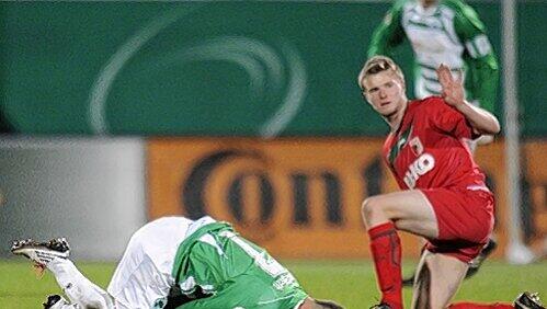 Hier noch im Augsburg-Trikot: Stephan Hain (r.). Hier noch im Augsburg-Trikot: Stephan Hain (r.).