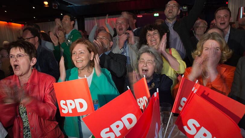 Jubel bei den SPD-Anhängern. Jubel bei den SPD-Anhängern.