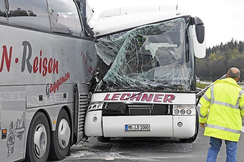 Die Bilder vom Massenunfall auf der A8.
