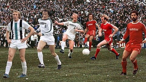 Legenden der 70er-Jahre: Am Gladbacher Bökelberg lieferten sich die Fohlen um Günter Netzer, Jupp Heynckes, Berti Vogts rassige Duelle mit den damaligen Bayern-Stars Franz Beckenbauer, Uli Hoeneß oder Gerd Müller.