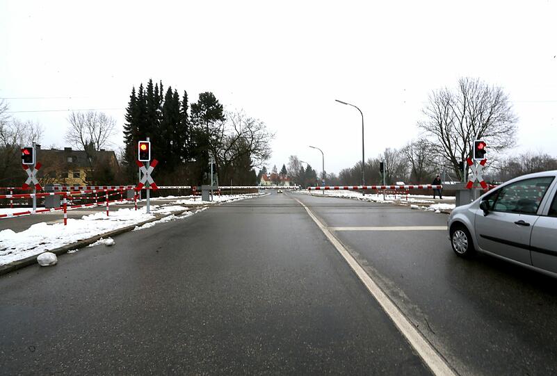 Der Grund waren Überlegungen seitens der Bahn, BOB-Züge über den S-Bahnhof Perlach zu führen und dort wenden zu lassen.