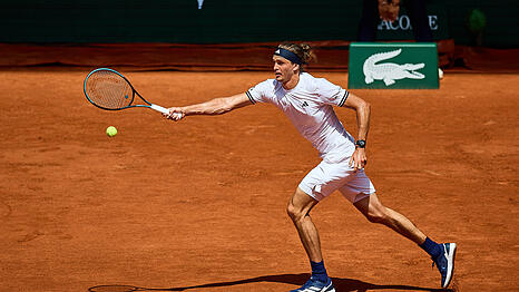 Alexander Zverev trifft bei den French Open am Mittwochabend in der zweiten Runde auf den Tschechen Tomas Machac.