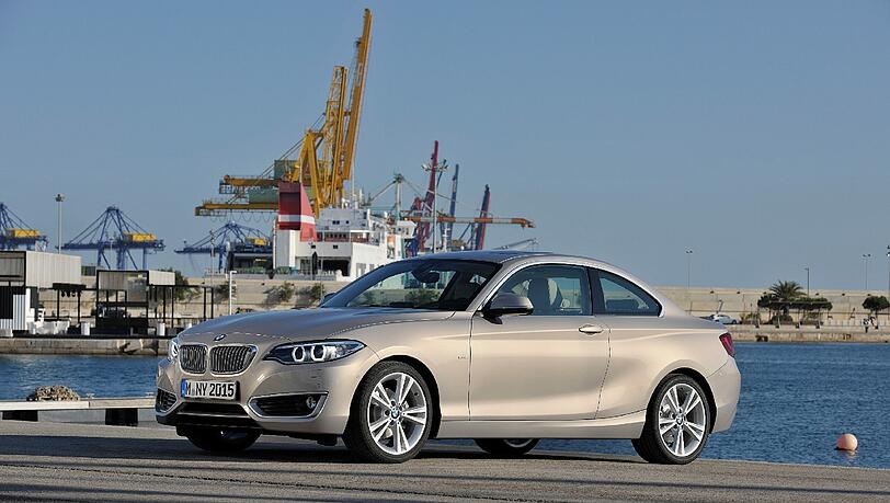 Ein knackiger Sportstyp: Die ersten Bilder vom neuen BMW 2er Coupé. Ein knackiger Sportstyp: Die ersten Bilder vom neuen BMW 2er Coupé.