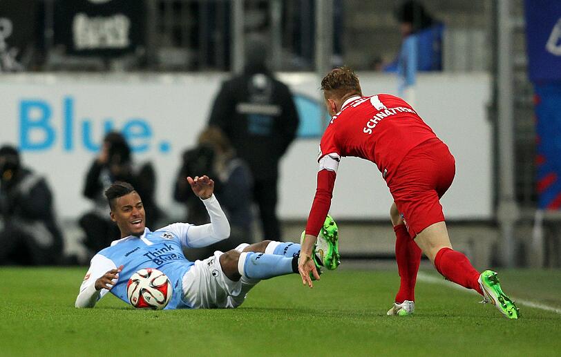Martin Angha &ndash; Note 5.

Bildete mit Claasen eine pfeilschnelle rechte Außenbahn, die aber nicht zur Geltung kam. Hinten mit Problemen im Stellungsspiel. Verlor das Kopfballduell vor dem 1:2.