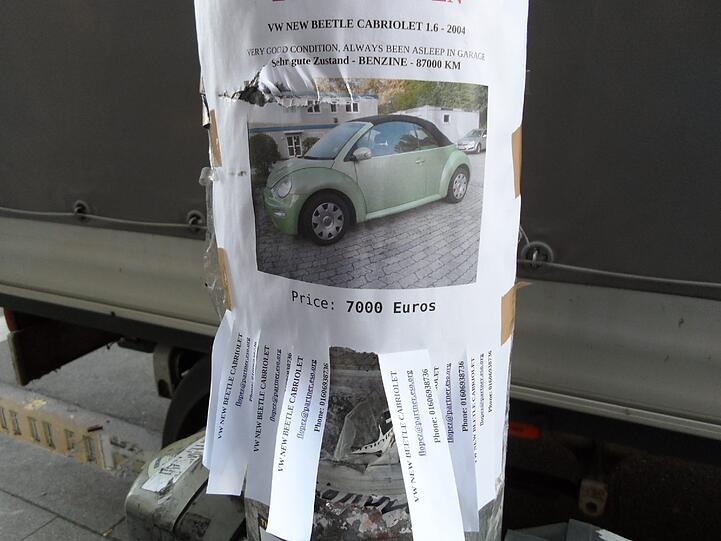 Ein Spiegelbild des Lebens im Stadtviertel: Die zahllosen Aufkleber in der Isarvorstadt zeigen mehr oder weniger gelungen, was sich tut - oder getan hat.