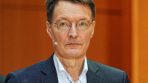 Der neue Bundesgesundheitsminister Karl Lauterbach (SPD) hat in der Vergangenheit immer wieder auf die Gefahren einer Corona-Infektion hingewiesen.