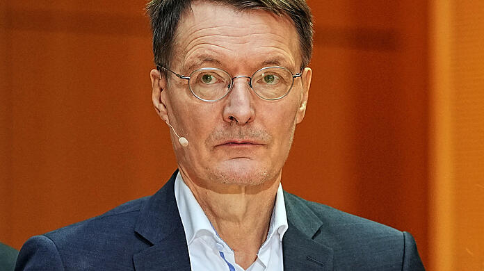 Der neue Bundesgesundheitsminister Karl Lauterbach (SPD) hat in der Vergangenheit immer wieder auf die Gefahren einer Corona-Infektion hingewiesen.