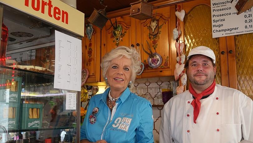 Anschie Schiebl mit ihrem Mitarbeiter Stephan Böhm. Anschie Schiebl mit ihrem Mitarbeiter Stephan Böhm.