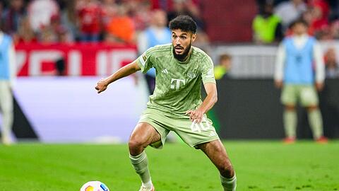Münchens Noussair Mazraoui in Aktion.