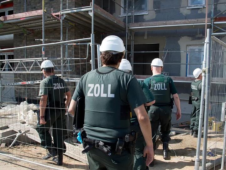 Zurzeit gehen gut 6700 Zöllner bundesweit gegen Schwarzarbeit und illegale Beschäftigung vor.