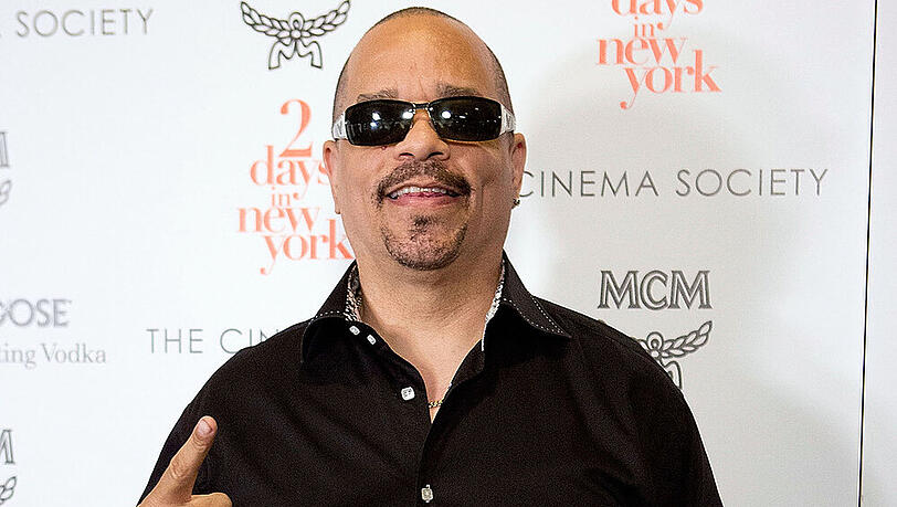 Ice-T scheint heutzutage nicht mehr ohne Sonnenbrille aus dem Haus zu gehen Ice-T scheint heutzutage nicht mehr ohne Sonnenbrille aus dem Haus zu gehen