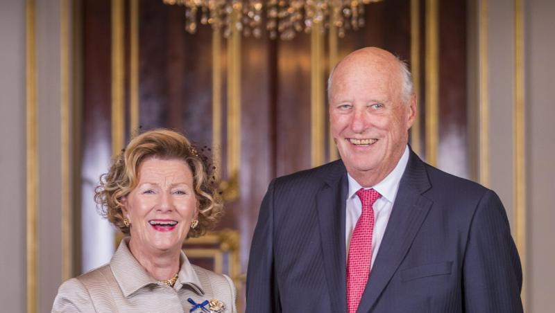 Eine Vorsichtsmaßnahme: König Harald und Königin Sonja sind 14 Tage in Heimquarantäne. Eine Vorsichtsmaßnahme: König Harald und Königin Sonja sind 14 Tage in Heimquarantäne.