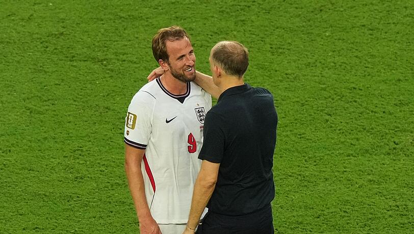 Englands Nationaltrainer Thomas Tuchel (r) schwärmt von seinem Stürmer Harry Kane. (Archivbild) Englands Nationaltrainer Thomas Tuchel (r) schwärmt von seinem Stürmer Harry Kane. (Archivbild)
