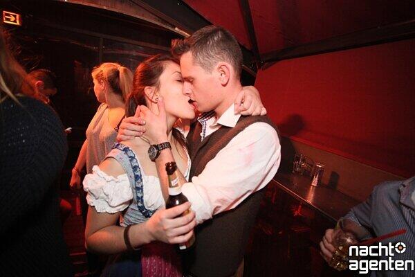 In der 089-Bar feiern die Wiesn-Cracks jeden Tag "16 Tage Wiesn - 16 Tage feiern". Hier die Bilder vom Dienstag.