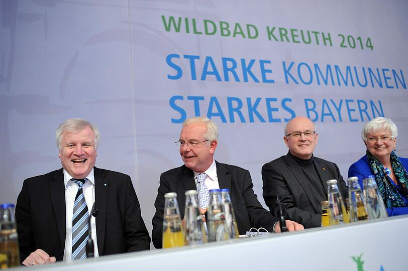 Der bayerische Ministerpräsident Horst Seehofer, der CSU-Fraktionsvorsitzende im bayerischen Landtag, Thomas Kreuzer, der Vorsitzende der CDU/CSU-Fraktion im Bundestag, Volker Kauder, und die Vorsitzende der CSU-Landesgruppe, Gerda Hasselfeldt (v.l.n.r) bei einer Sitzung während der Klausur der CSU-Landtagsfraktion in Wildbad Kreuth.