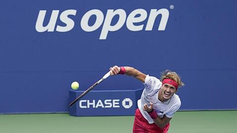 Alexander Zverev beim Aufschlag.