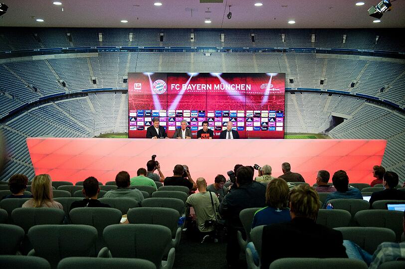 Am Donnerstag um 11.00 Uhr wurde Javier Martínez offiziell vorgestellt. Die Bilder von der Pressekonferenz in der Allianz Arena.