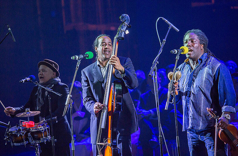 Ricardo Rafael y Pedro aus Berlin spielen am Freitag mit sechs anderen Gruppen live auf der Bühne der Kammerspiele.