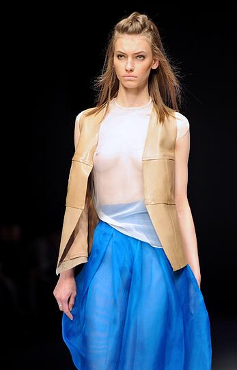 Huch! Dieses kleine Unglück auf der Fashion Week in Polen ist gar keines! Das hat sich Designer Joanna Klimas schon genau so gewünscht... Nicht so sehr erfreut sind so manche Promis über ihre kleinen Patzer...