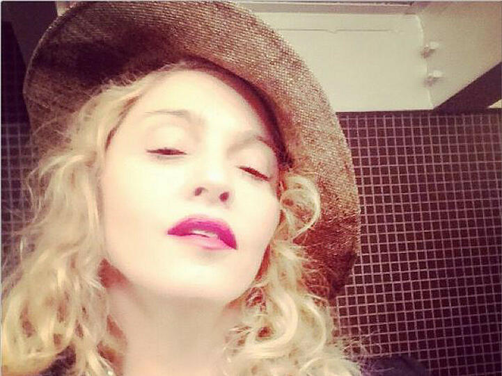 Hut steht jedem gut: Madonna mit dem Hut ihres Kollegen Pharrell Williams