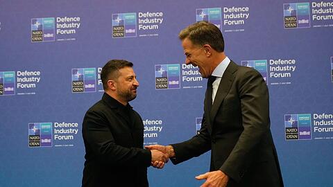 Der ukrainische Pr&auml;sident Wolodymyr Selenskyj bietet der Nato Zusammenarbeit bei der Drohnenproduktion an.