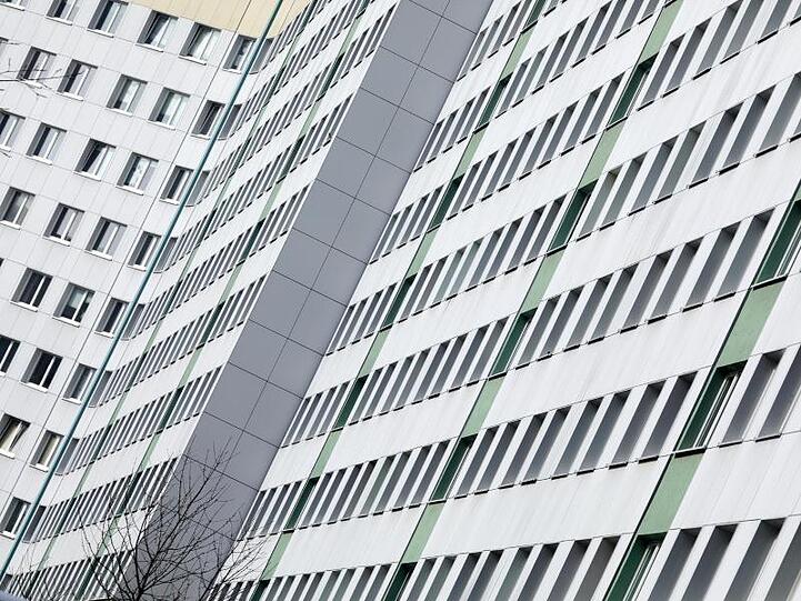 Wohnhäuser an der Frankfurter Allee im Bezirk Friedrichshain.