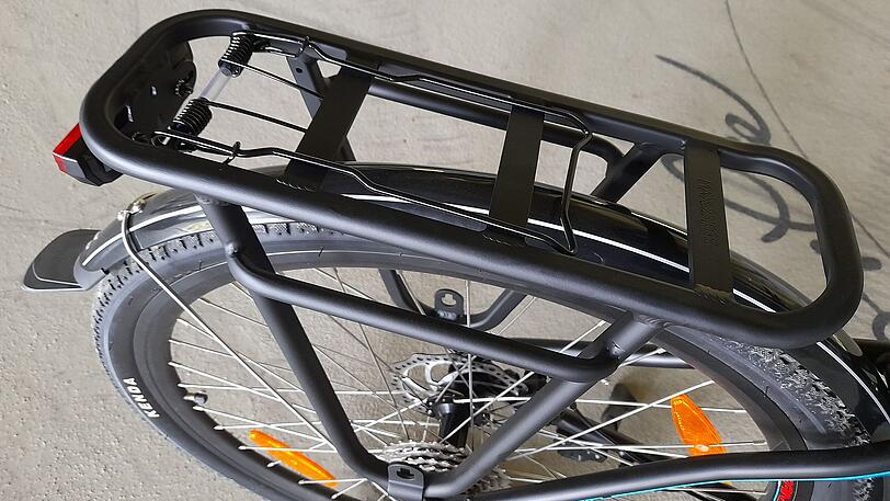 Der Gepäckträger darf mit bis zu 25 Kilo belastet werden.