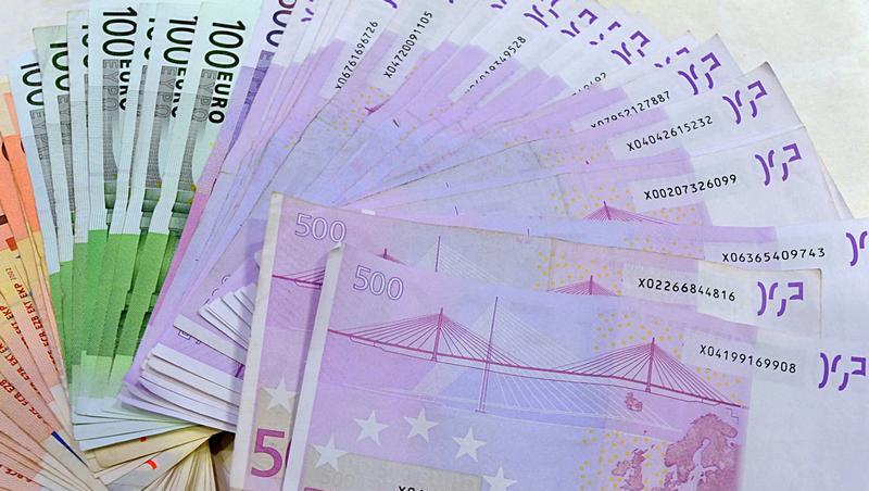 Bei einer zweitägigen Sparklausur sollen die Weichen für eine Konsolidierung des beispiellos verschuldeten Staatshaushalts gestellt werden. Bei einer zweitägigen Sparklausur sollen die Weichen für eine Konsolidierung des beispiellos verschuldeten Staatshaushalts gestellt werden.