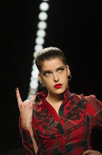 Aus der neuen Kollektion präsentiert das Label Lena Hoschek auf der Mercedes-Benz Fashion Week in Berlin Trends für die kommende Saison.