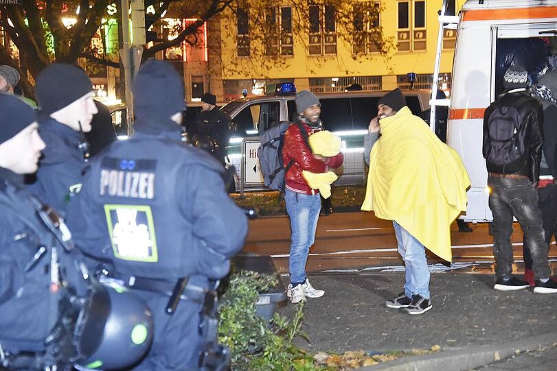 Am Freitagabend räumte die Polizei das Flüchtlingscamp am Sendlinger Tor. Die Bilder vom Einsatz.
